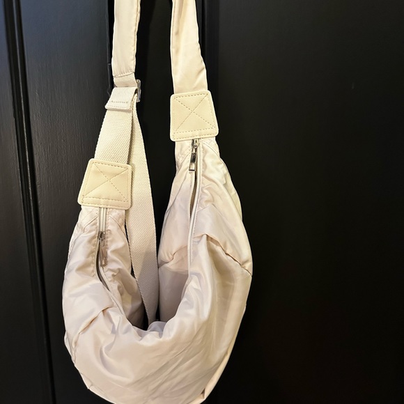 Cream nylon shoulder bag - Picture 3 of 3